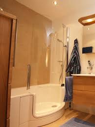 Der große, runde bereich an einem ende kann für eine integrierte duschinstallation. Badewanne Oder Dusche Oder Die Frage Aller Fragen Badezimmer Com