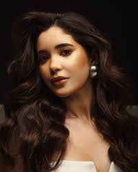 Victoria Eley's Instagram, Twitter & Facebook