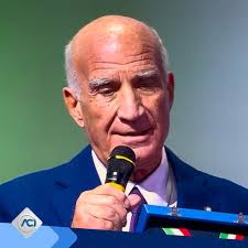 CollaredOro Questa mattina a Roma, presso l'Auditorium Parco della Musica,  il nostro Presidente Angelo Sticchi Damiani ha ricevuto dalle mani del  Presidente del CONI, Giovanni Malagò, la massima onorificenza dello sport  italiano: