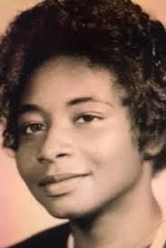 Ella Lou's Instagram, Twitter & Facebook