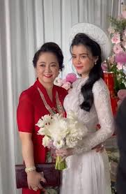 Nguyễn phương hằng (cưới 2010). Ä'á»™ng Thai Cá»§a Con Dau Ba PhÆ°Æ¡ng Háº±ng Sau Khi Má»Ÿ Láº¡i Trang Ca Nhan Tren Facebook