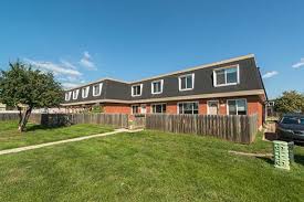 Minimum credit is 625 and income must be 3x the rent. Apartments For Rent Edmonton Spacious Townhouses Pet Friendly