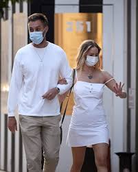 She is the daughter of gary and karen lawrence and sister to blaine and ben lawrence. Jennifer Lawrence With Her Husband Cooke Maroney Shows A Baby Bump 12 Gotceleb