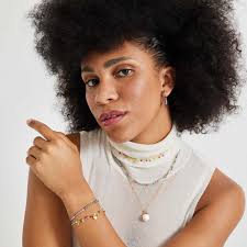 White Pearl Necklace finished in 18K yellow gold