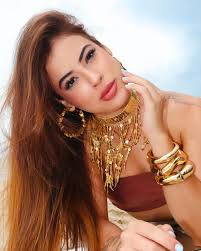 Uma super pedida pra sua produção de carnaval: body chain flor rico em  correntaria e mistura de banhos ✨ R$149,00