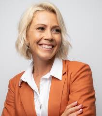 Larissa Rose's Instagram, Twitter & Facebook