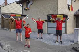 België speelt wisselvallig op het ek en nederland speelt leuk voetbal. Inga En Nick Versieren Woning Met Belgische Vlaggen In Aanloop Naar Ek Voetbal Kw Be