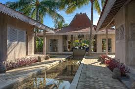Bagian tengah digunakan sebagai tempat duduk pengantin pria dan wanita saat. Mengenal Sejarah Filosofi Dan Keunikan Rumah Adat Joglo