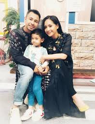 Check spelling or type a new query. 8 Potret Serasi Raffi Dan Nagita Slavina Pakai Baju Couple Bukti Harmonis Di Tahun Ke 5 Pernikahan