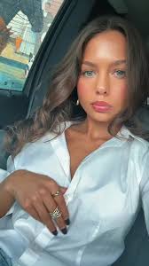 Lydia Gant's Instagram, Twitter & Facebook