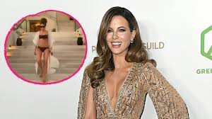 Kathrin romary beckinsale commonly known as kate beckinsale is an english actress. Kate Beckinsale 47 Flasht Ihre Fans Mit Heissem Bikini Clip Promiflash De