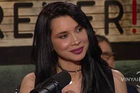 Οι συντελεστές της εκπομπής επεφύλαξαν μάλιστα μια έκπληξη στη γνωστή λαϊκή τραγουδίστρια, η οποία είναι δηλωμένη οπαδός του παοκ. To Dwro Twn Paiktwn Toy Paok Sthn Paola Vid 24sports News