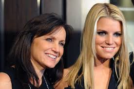 Tina Simpson's Instagram, Twitter & Facebook