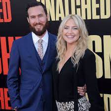 Von basics bis hin zu designermode: Kate Hudson Gives Birth To Baby Girl With Boyfriend Danny Fujikawa Kate Hudson Welcomes Third Child