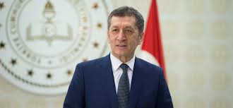 Bu gelişmenin ardından birçok vatandaş gerçekten milli eğitim bakanı ziya selçuk'un istifa edip etmediği araştırmaya başladı. Zdex6ijdwrsgum