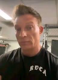 𝗦𝗔𝗬 𝗬𝗘𝗦 𝗜𝗙 𝗬𝗢𝗨 𝗟𝗢𝗩𝗘 STEVE BURTON😘❤️