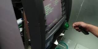 Uang paling gede di atm lo? tanya putri tanjung yang juga penasaran. Mesin Atm Dijual Online Dan Bisa Dimiliki Pribadi Tapi