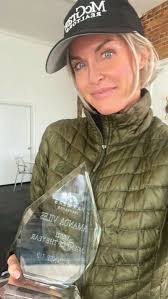 Amanda Viles's Instagram, Twitter & Facebook