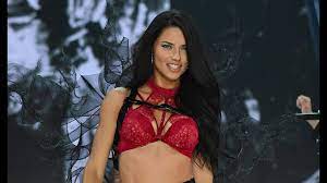 Adriana lima just walked in her last victoria's secret fashion show. Top 10 Adriana Lima S Walk In Victoria S Secret Runway History 1999 2018 Youtube