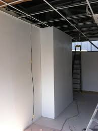 Cache electricite plafond / faux plafond pour espaces de bureaux id cloisons / le pss 2021 est donc identique au pss 2020.percer le plafond avec une scie trépan (ou scie cloche) du diamètre désiré : Faux Plafond Pour Espaces De Bureaux Id Cloisons