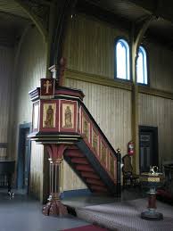 La Chaire Et Les Fonts Baptismaux Eglise Medievale De Kvernes Norvege Photo Stairs Explore
