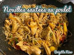 Nouilles Sautees Au Poulet Recette En 2020 Nouilles Sautees Poulet Nouilles Sautees Recettes Nouilles Chinoises