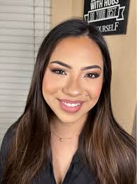 Hi, My name is Arianna Lobo I am a freelance makeup artist located in  Victoria Tx. 📍 I do travel with fee 🚗 My services provided are Soft Glams  and Glam Glams.