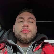 Austin Simpson's Instagram, Twitter & Facebook