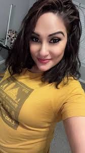 Darcy Cox's Instagram, Twitter & Facebook