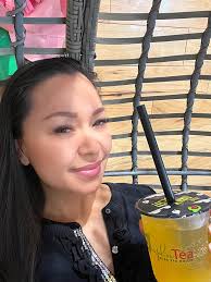 Huge RAVE to Dave Markin at David's Tea.... Excellent customer service and  product knowledge! Dave went above and beyond what was expected of him!  Kudos to David's Tea for recognizing and appreciating