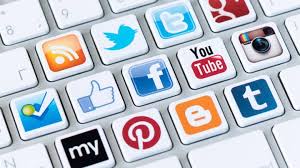 LES RESEAUX SOCIAUX ET LES PLATEFORMES ...