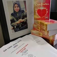 In 2018, she appeared in two television series—the first of two is lafazkan kalimah cintamu, based on a 2010 novel of the same name where she played tengku aqilah, opposite farid kamil as tengku ryan ameer. Rozierashid Instagram Posts Photos And Videos Picuki Com