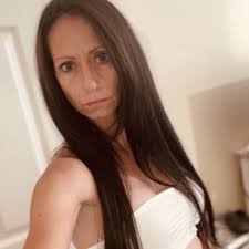 Vicky Lou's Instagram, Twitter & Facebook