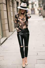 Chapeau En Laine Feutree Blouse Fleurie Pantalon Escarpins Fashion Womens Casual Outfits Womens Spring Fashion Outfits