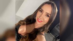 Paola Jara luce un sexy bikini azul y causa sensación en redes