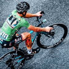 Eter Sagan Is Known For Not Crashing Much When He Does Crash Though He Goes Full Send Tdf201 Cycling Inspiration Professional Cycling Cycling Race