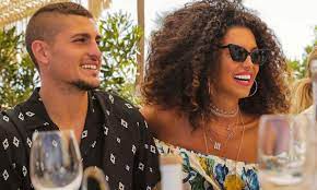 Si chiama jessica aidi e faceva la cameriera. Marco Verratti Proposta Di Matrimonio A Jessica Aidi A Capodanno
