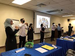 Dengan keterampilan komunikasi serta minat besar mendalami diplomasi dan segala yang terkait dengan internasional, kamu pasti bisa berkembang. Idfr Home