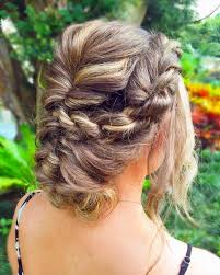 Tra (ri)conferme e novità le ultime tendenze della moda capelli vedono come . 20 Acconciature Da Ballo Facili Da Fare Foto E Procedimento