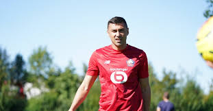 Burak yılmaz is playing with lille football club and he is one of the best striker in football leagues. Burak Yilmaz Lille Formasiyla Ilk Macina Cikti Fotomac