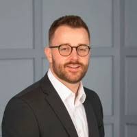 7 perfiles de «Alex Mitchell»