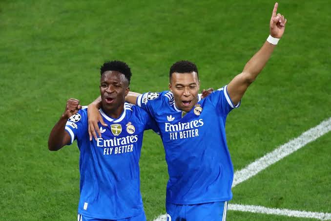 Mbappé defiende a Vinicius tras los insultos racistas: "Le llamó mono cinco  veces"