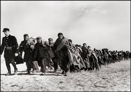 Robert Capa Refugies Espagnols Conduits Vers Un Camp Entre Argeles Sur Mer Et Le Barcares Mars 1939 Tira Robert Capa Photographe De Guerre Guerre D Espagne