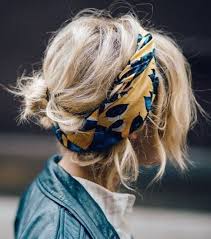 Peu importe la tendance, le bandana se porte à l'infini. 15 Idees De Coiffure Avec Un Bandana