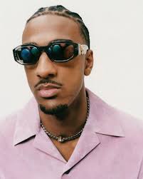 Sabrina Carpenter rocks iconic Biggie sunglasses for Versace's latest  campaign