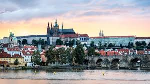 Prag verzückt als hauptstadt von tschechien mit viel geschichte und kultur. Hochinzidenzgebiet Tschechien Erste Zuge Fahren Wieder Zwischen Berlin Und Prag