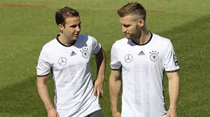 Now the defender has joined the royal blues with both at rock bottom. Mustafi So Ein Spiel Ist Ein Guter Sensor Dfb Deutscher Fussball Bund E V