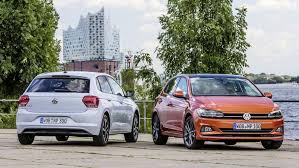 The volkswagen polo is a supermini car produced by the german car manufacturer volkswagen since 1975. La Volkswagen Polo Sur Le Terrain De La Golf