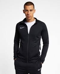 Die lieferung erfolgt spätestens innerhalb von 5 arbeitstagen (montag bis freitag, feiertage ausgenommen) nach erteilung des zahlungsauftrags an das. Nike Trainingsanzug 2019 83a5f9
