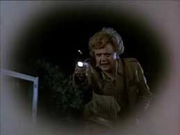 La serie si svolge raccontando la vita quotidiana di un'insegnante d'inglese in pensione, jessica b. Murder She Wrote La Signora In Giallo Youtube